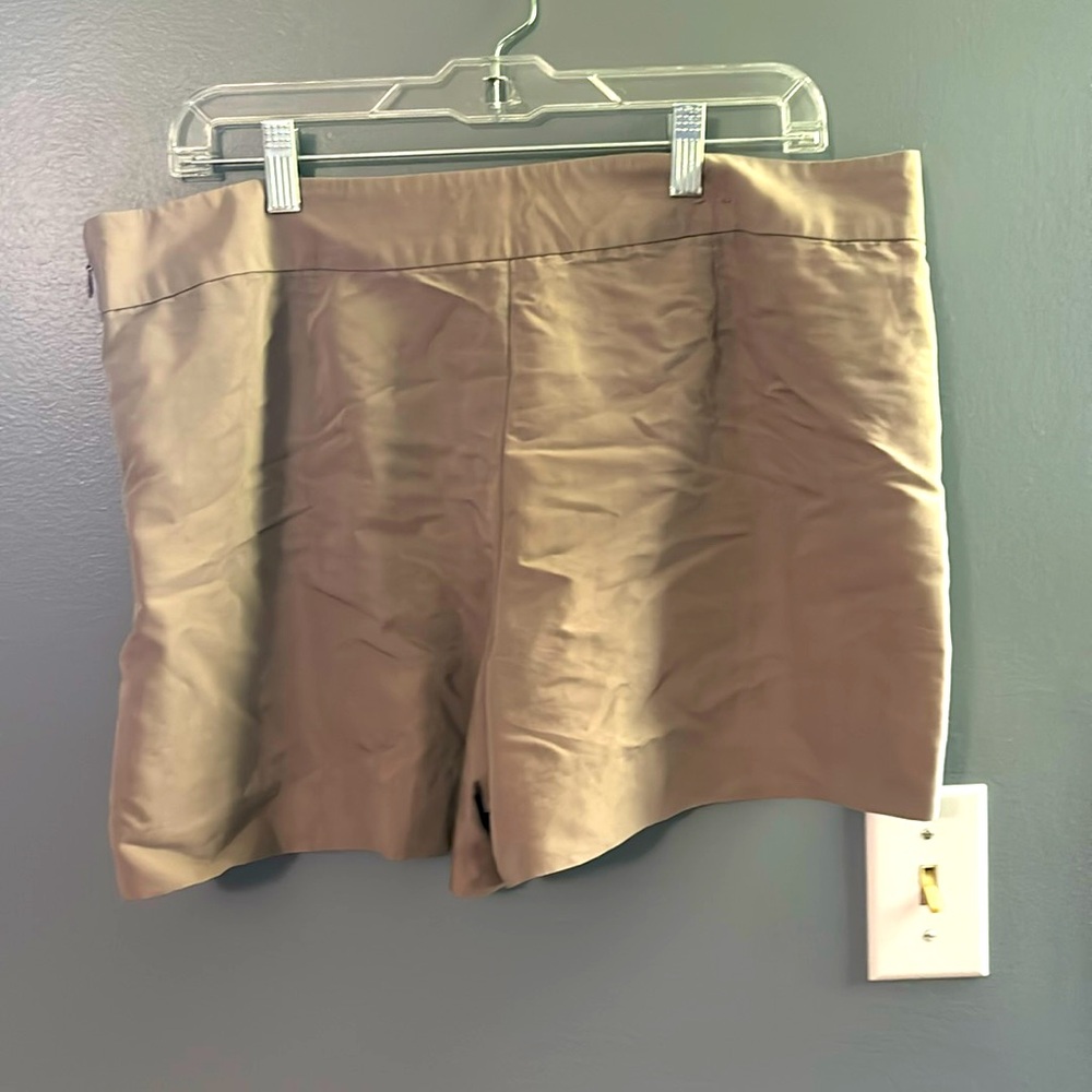 Gap size 14 shorts